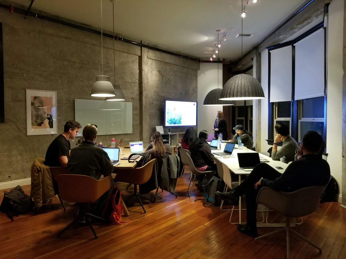 Technik-Setup für hybride Workshops: So binden Sie Remote-Teilnehmer wirklich ein
